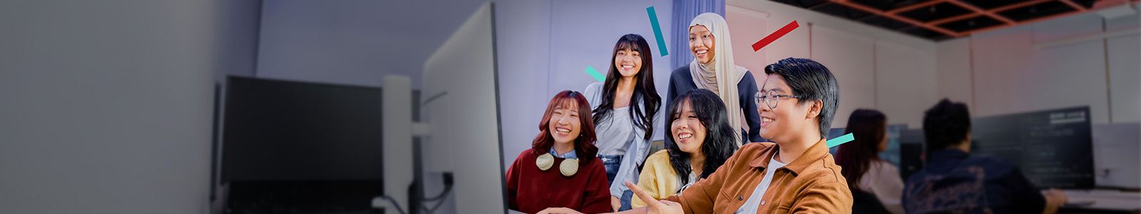 DLI students at computer